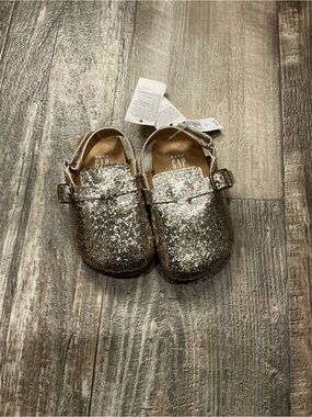 GAP Baby Glitter Clog Sandals in Gold Size 5/6